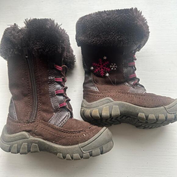 Brown and pink Oshgosh size 5 Winter Boots snow - Picture 1 of 3